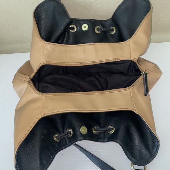 Liz Clairborne Leanne 4 Poster Shoulder Bag Tan and Black - Picture 9 of 12